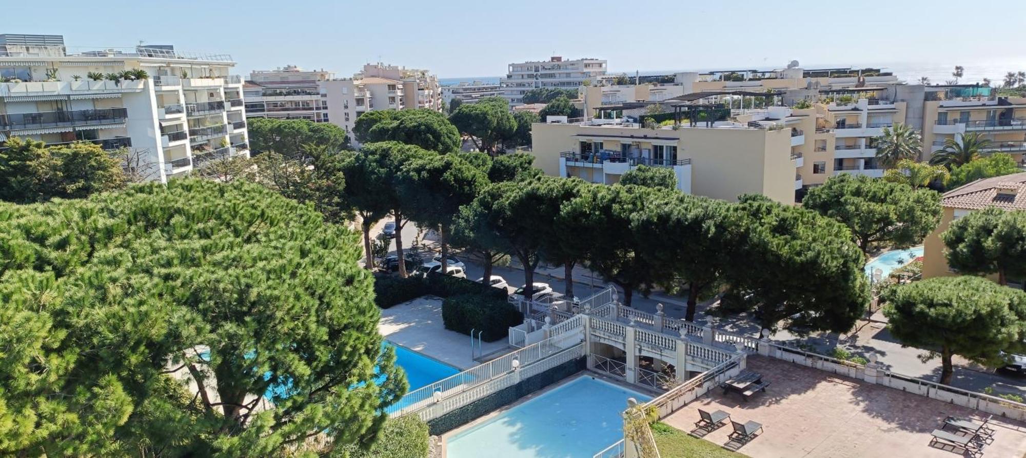 A Cros De Apartment