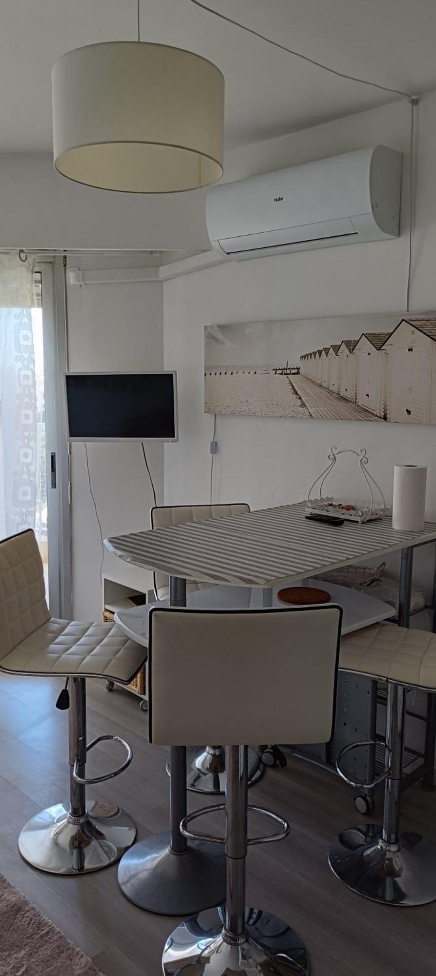 A Cros De Apartment *